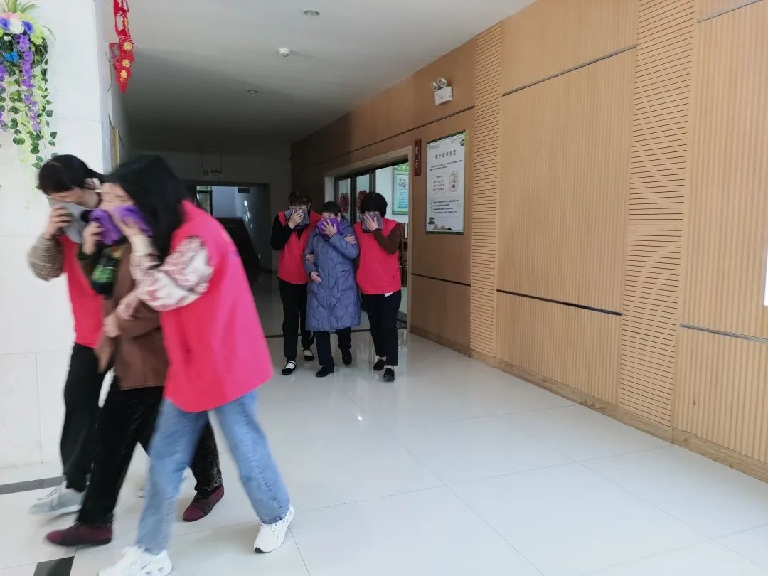 fdfedfbba3a0452bab36da45f081d45e.gif