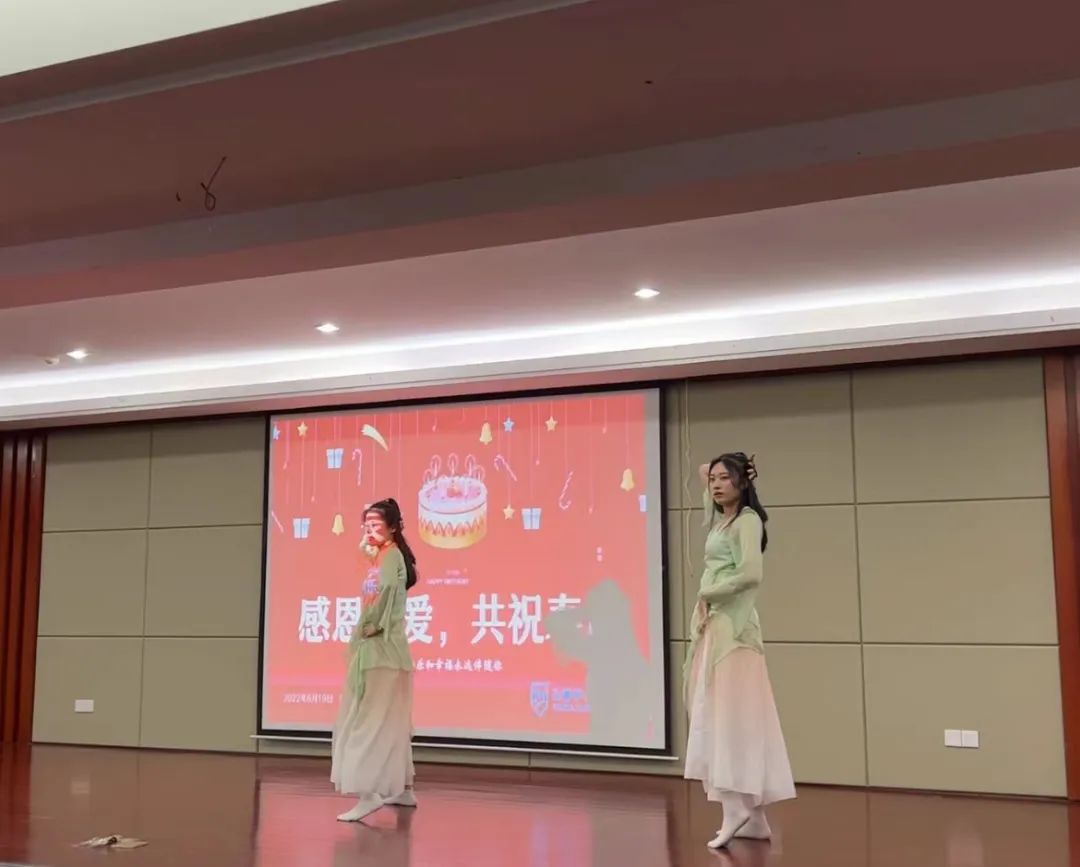 a512db78f8cf4fa2839d82b2cceba035.gif