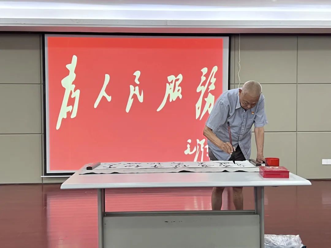 5d5a3dea7df1497d898621bf3f68ed61.gif